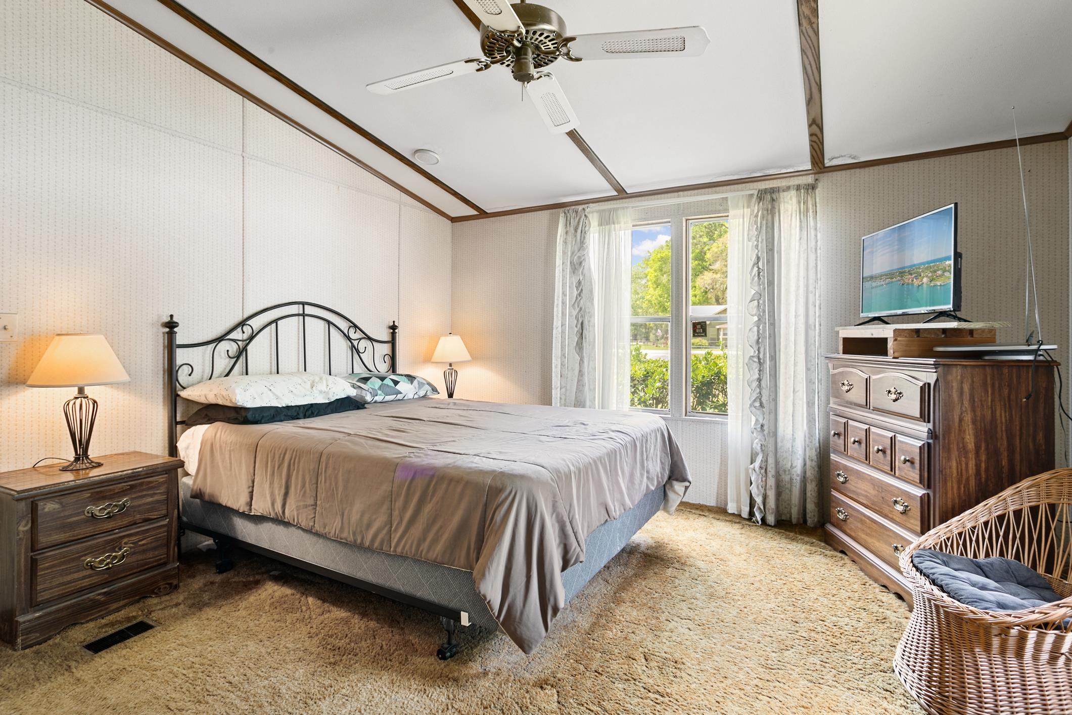 3913 Randall Road Green Cove Springs, FL 32043 - Photo 8 of 43 a bedroom with a bed and a window