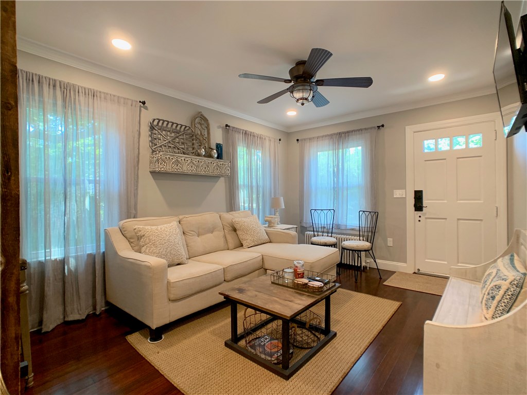 18 Sylvan Street Newport, RI 02840 - Photo 3 of 29