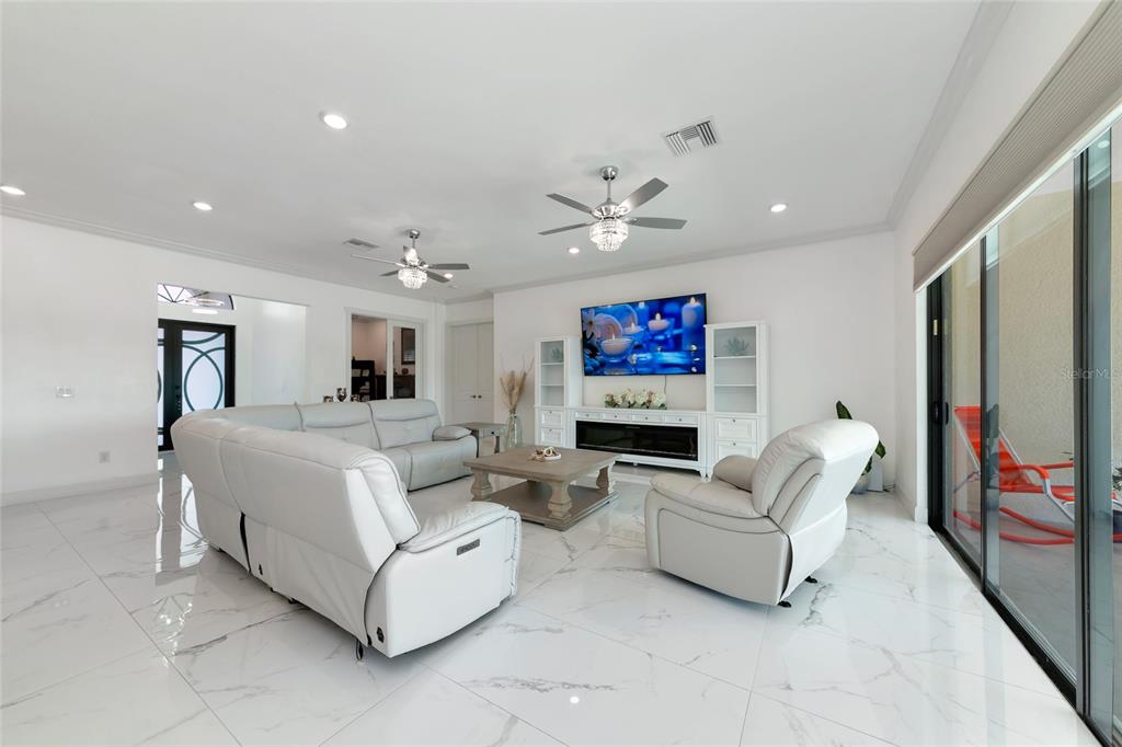 7505 27th Avenue West Bradenton, FL 34209 - Photo 19 of 66 a living room with furniture and a flat screen tv
