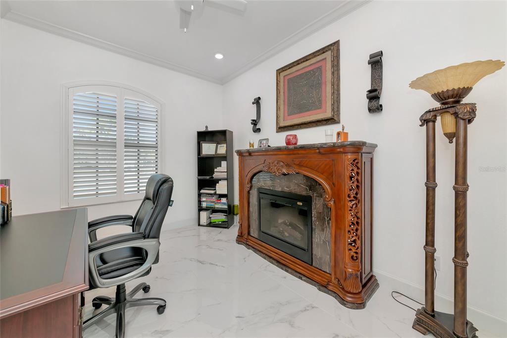 7505 27th Avenue West Bradenton, FL 34209 - Photo 23 of 66 a view of a livingroom with furniture and a fireplace