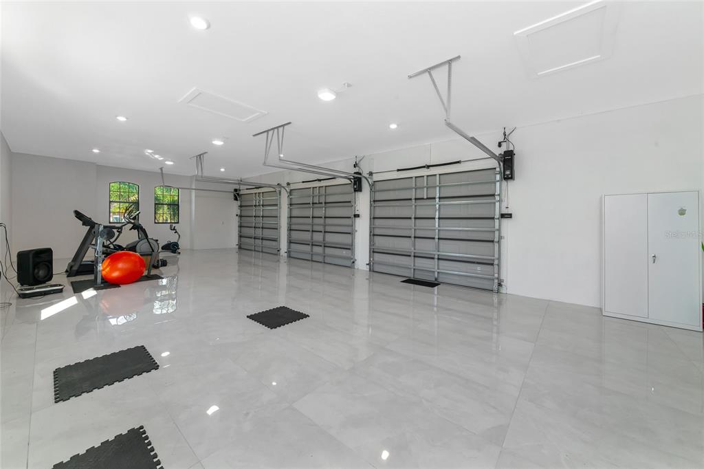 7505 27th Avenue West Bradenton, FL 34209 - Photo 43 of 66 a view of a room with gym equipment