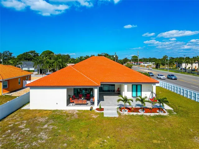 $2,300,000 | 7505 27th Avenue West, Bradenton, FL 34209