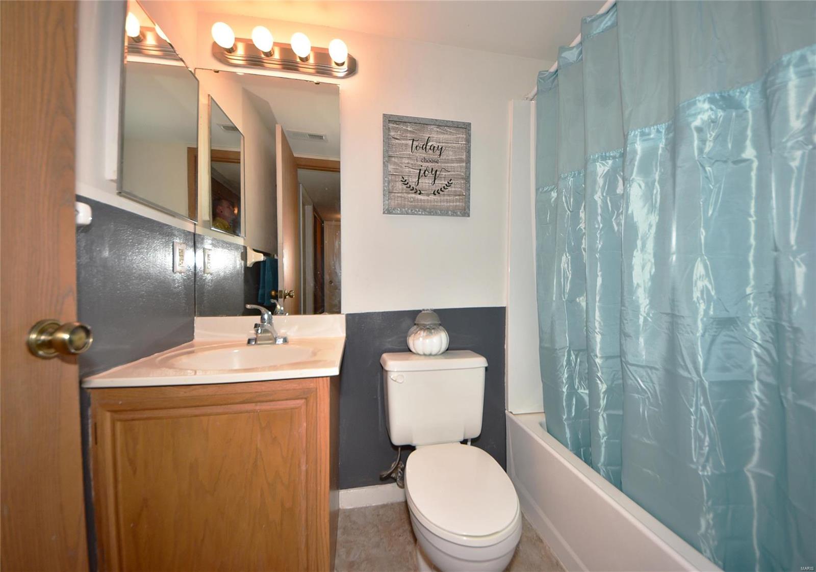 725 Ridgeside Drive, Unit F Ballwin, MO 63021 - Photo 15 of 23 Gallery Image 15