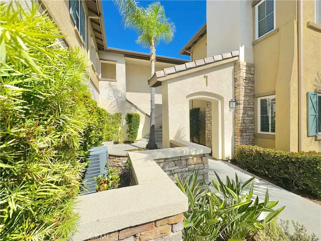 $334,900 | 26520 Arboretum Way, Unit 1906, Murrieta, CA 92563