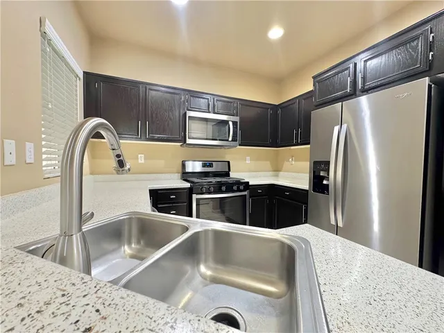 $334,900 | 26520 Arboretum Way, Unit 1906, Murrieta, CA 92563