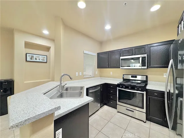 $334,900 | 26520 Arboretum Way, Unit 1906, Murrieta, CA 92563