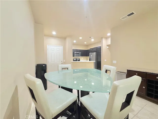 $334,900 | 26520 Arboretum Way, Unit 1906, Murrieta, CA 92563