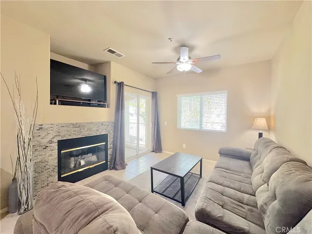 $334,900 | 26520 Arboretum Way, Unit 1906, Murrieta, CA 92563