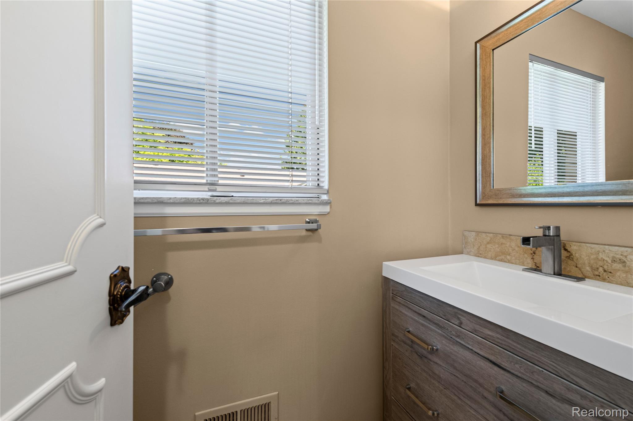 739 Ballantyne Road Grosse Pointe, MI 48236 - Photo 28 of 40