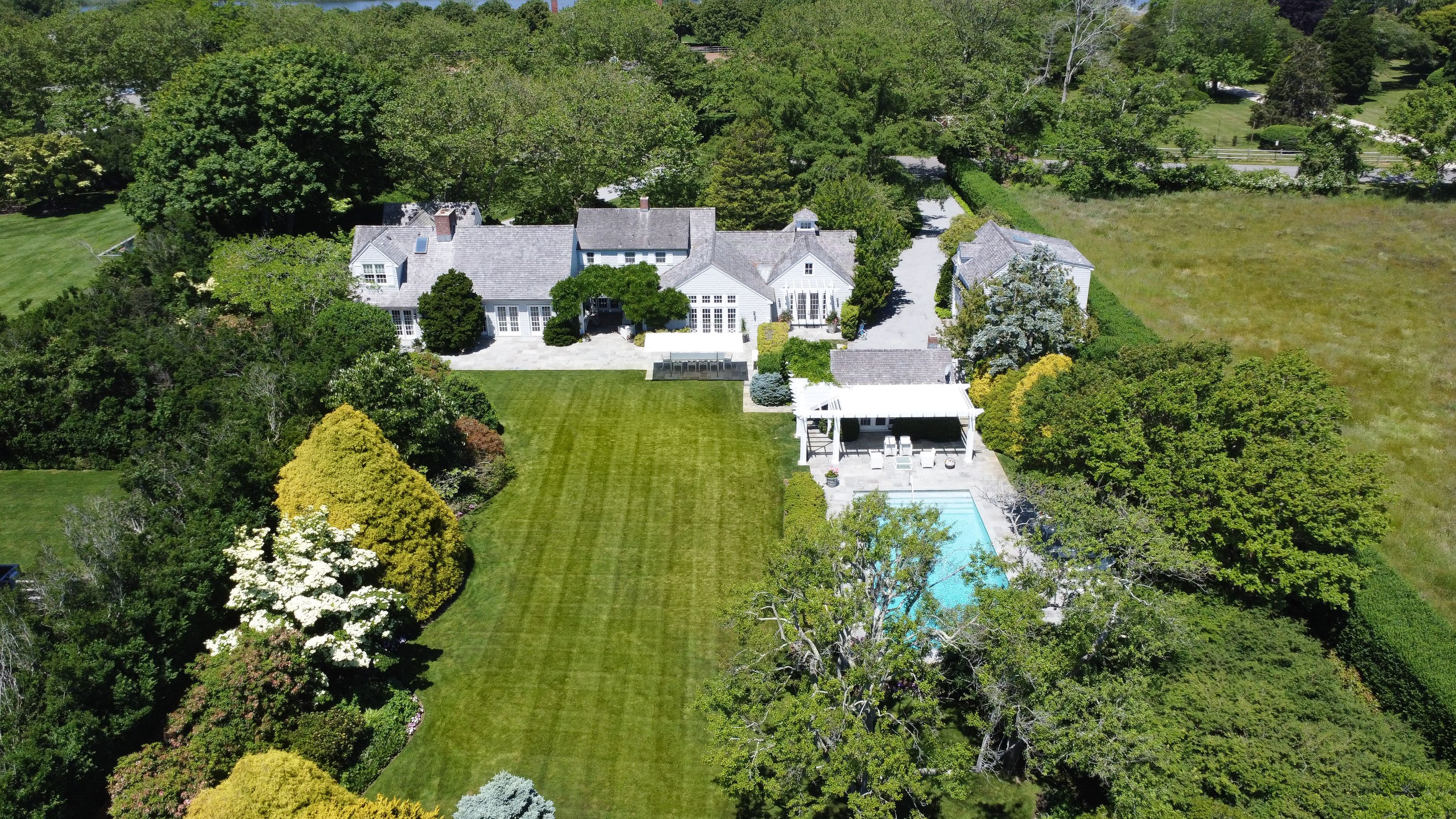 107 Apaquogue Road East Hampton, NY 11937 - Photo 9 of 43