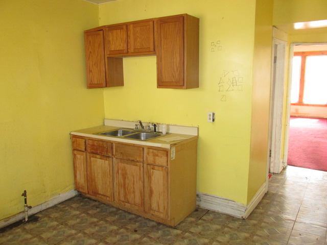2000 West 70th Place Chicago, IL 60636 - Photo 8 of 11