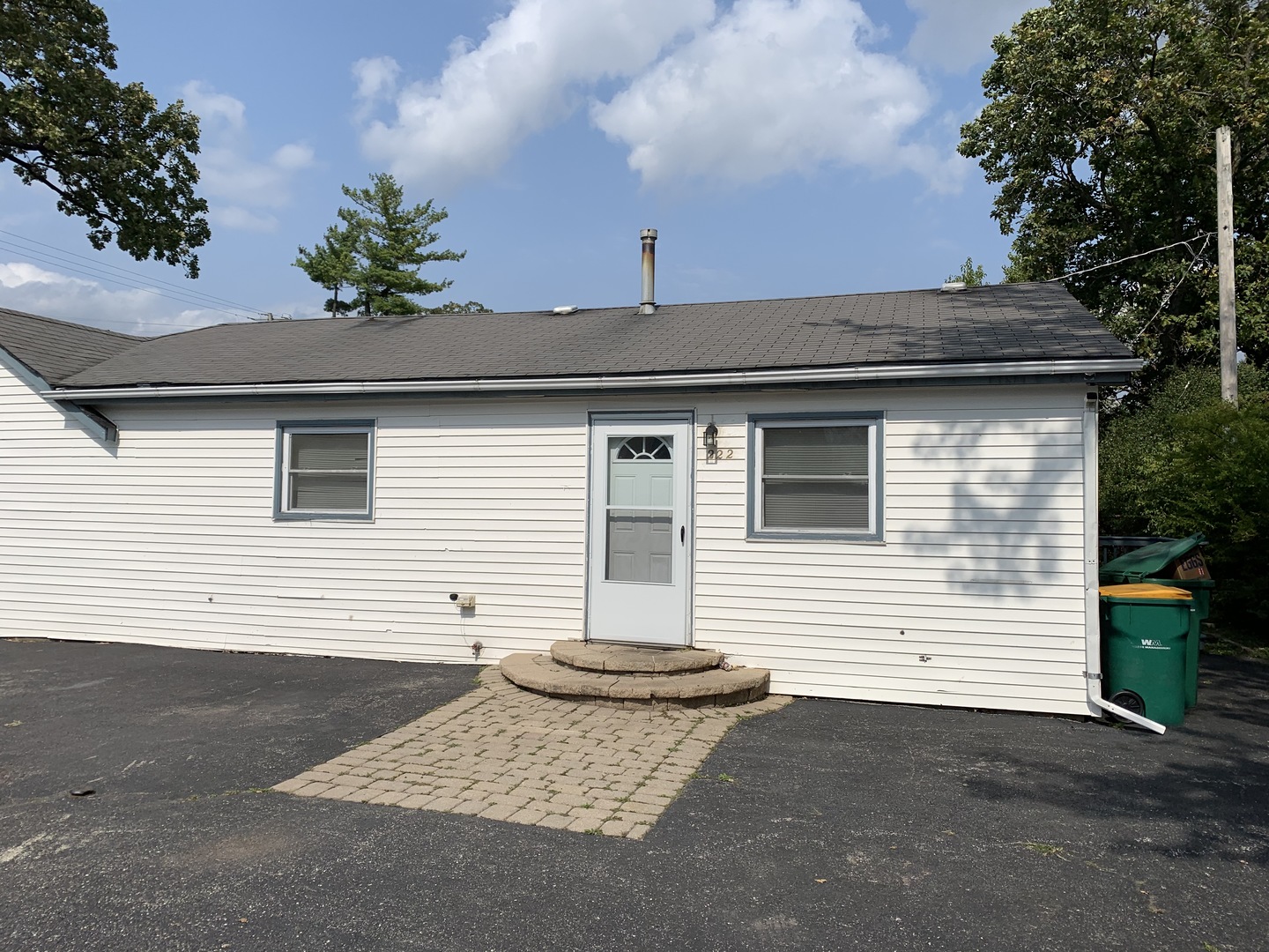 222 West Park Road Round Lake, IL 60073 - Photo 2 of 7 a front view of a house