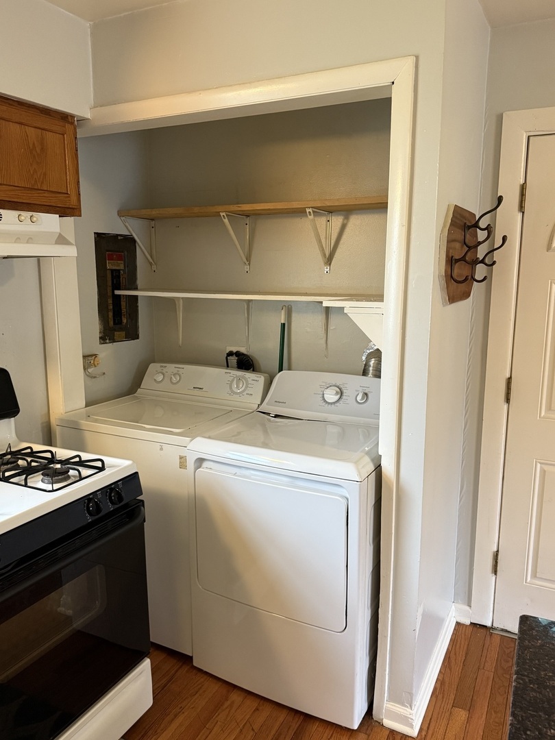 222 West Park Road Round Lake, IL 60073 - Photo 5 of 7 a utility room with dryer and washer