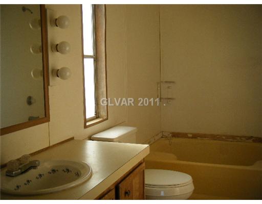 860 Piltz Road Pahrump, NV 89060 - Photo 8 of 13 Master Bath/Spa.