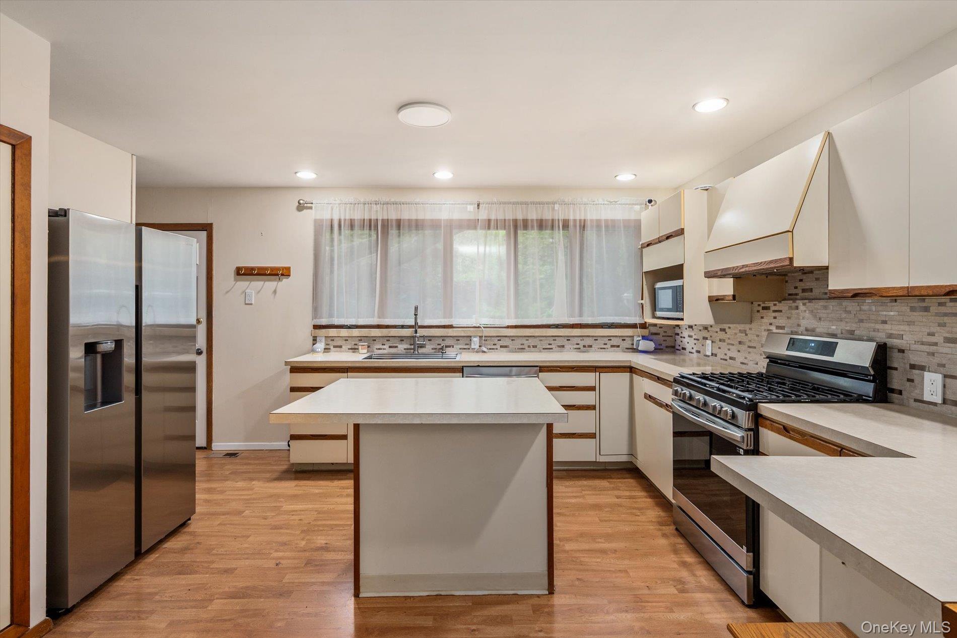 1644 Meadowbrook Road Merrick, NY 11566 - Photo 9 of 23