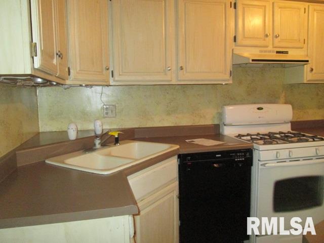 902 State Street Washington, IL 61571 - Photo 7 of 18 Gallery Image 7