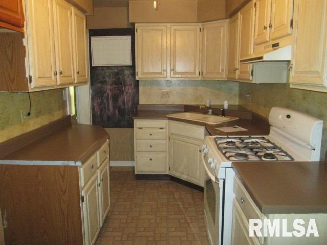 902 State Street Washington, IL 61571 - Photo 8 of 18 Gallery Image 8