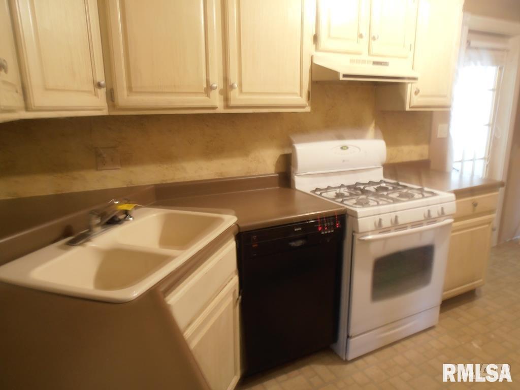 902 State Street Washington, IL 61571 - Photo 9 of 18 Gallery Image 9