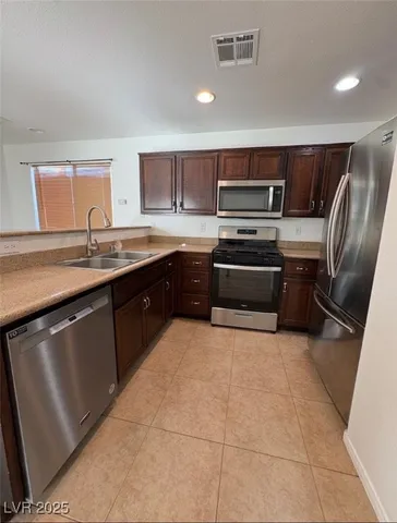 $1,700 | 8340 West Wildwood Glen Drive, Las Vegas, NV 89131