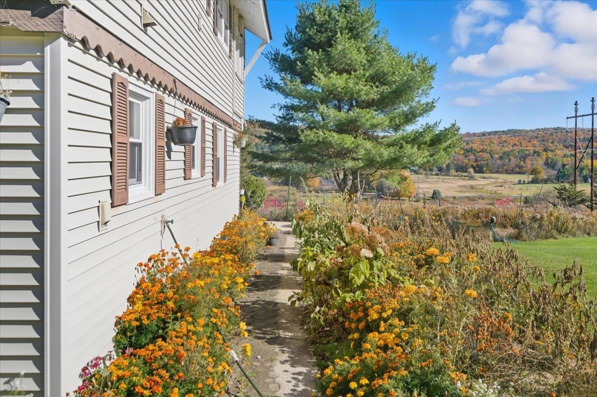 84 Chaloux Lane Williston, VT 05495 - Photo 19 of 58