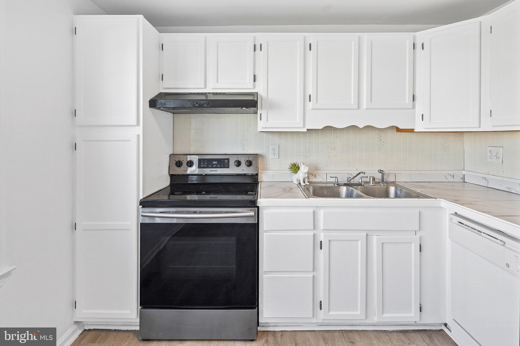 20 Bantry Court Rosedale, MD 21237 - Photo 4 of 14 Kitchen