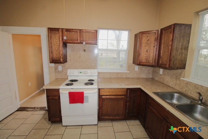 207 North 6th Street Temple, TX 76501 - Photo 5 of 5 a kitchen with stainless steel appliances a stove a sink and a refrigerator