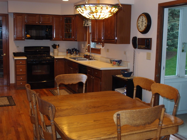 574 Glen Garry Road Cary, IL 60013 - Photo 2 of 16