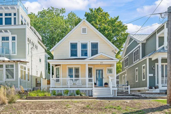 $1,250,000 | 909 Lions Park Drive, St. Joseph, MI 49085