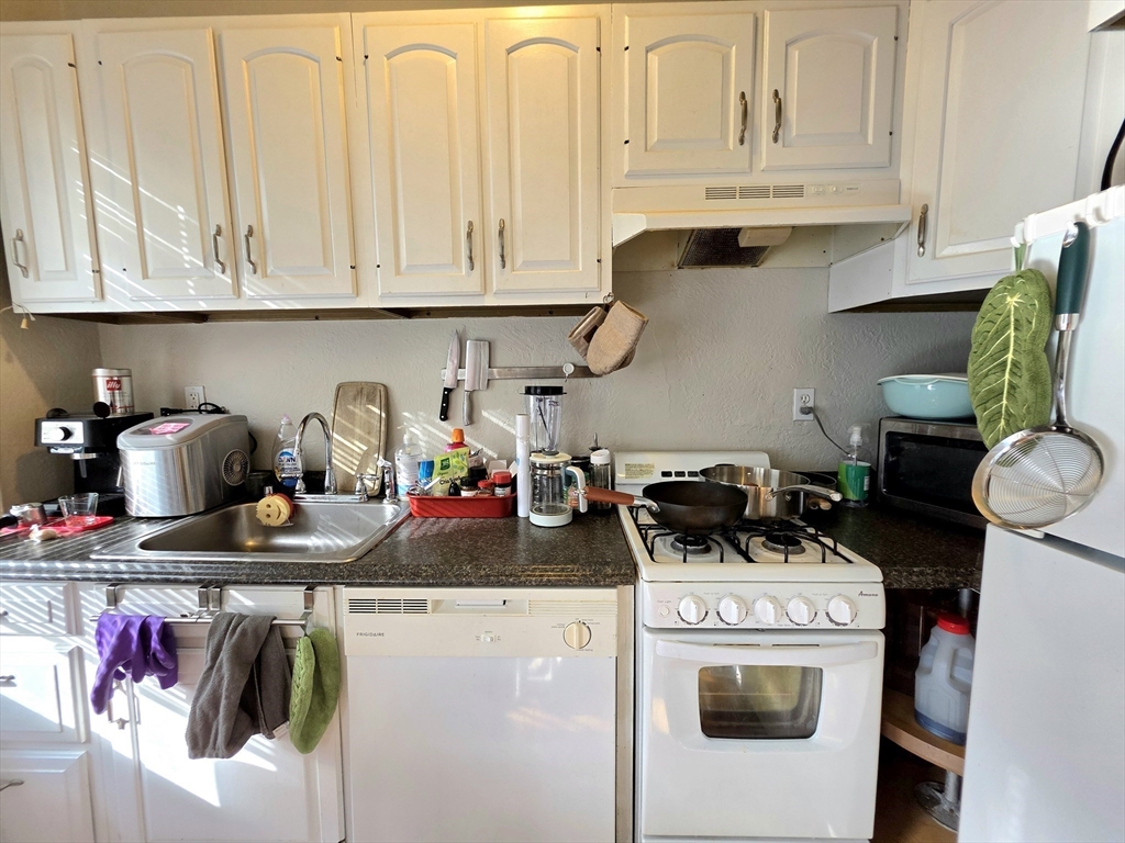 1641 Commonwealth Avenue, Unit 16 Boston, MA 02135 - Photo 9 of 25