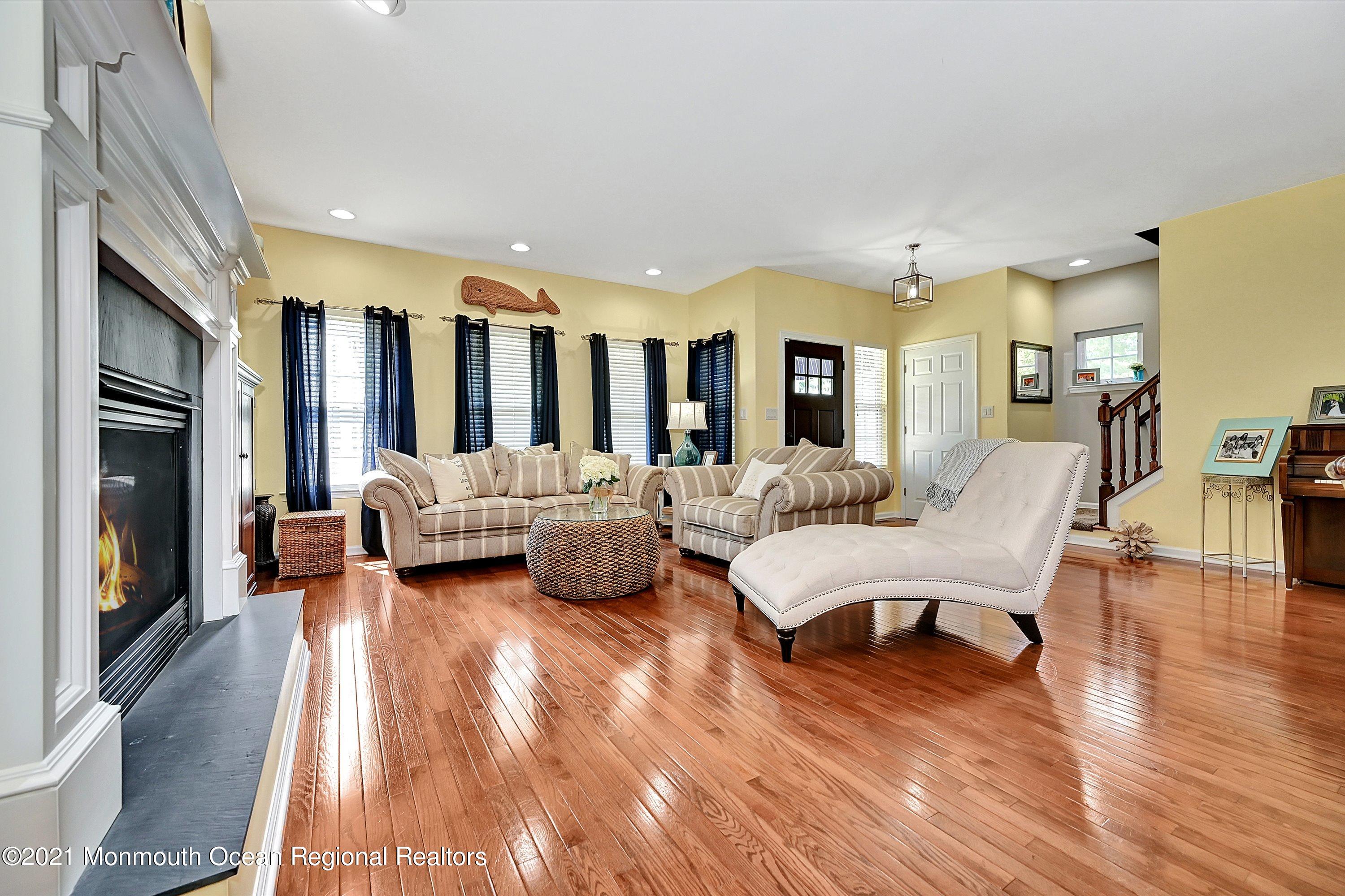 211 Oakhurst Road Oakhurst, NJ 07755 - Photo 4 of 47 Living Room