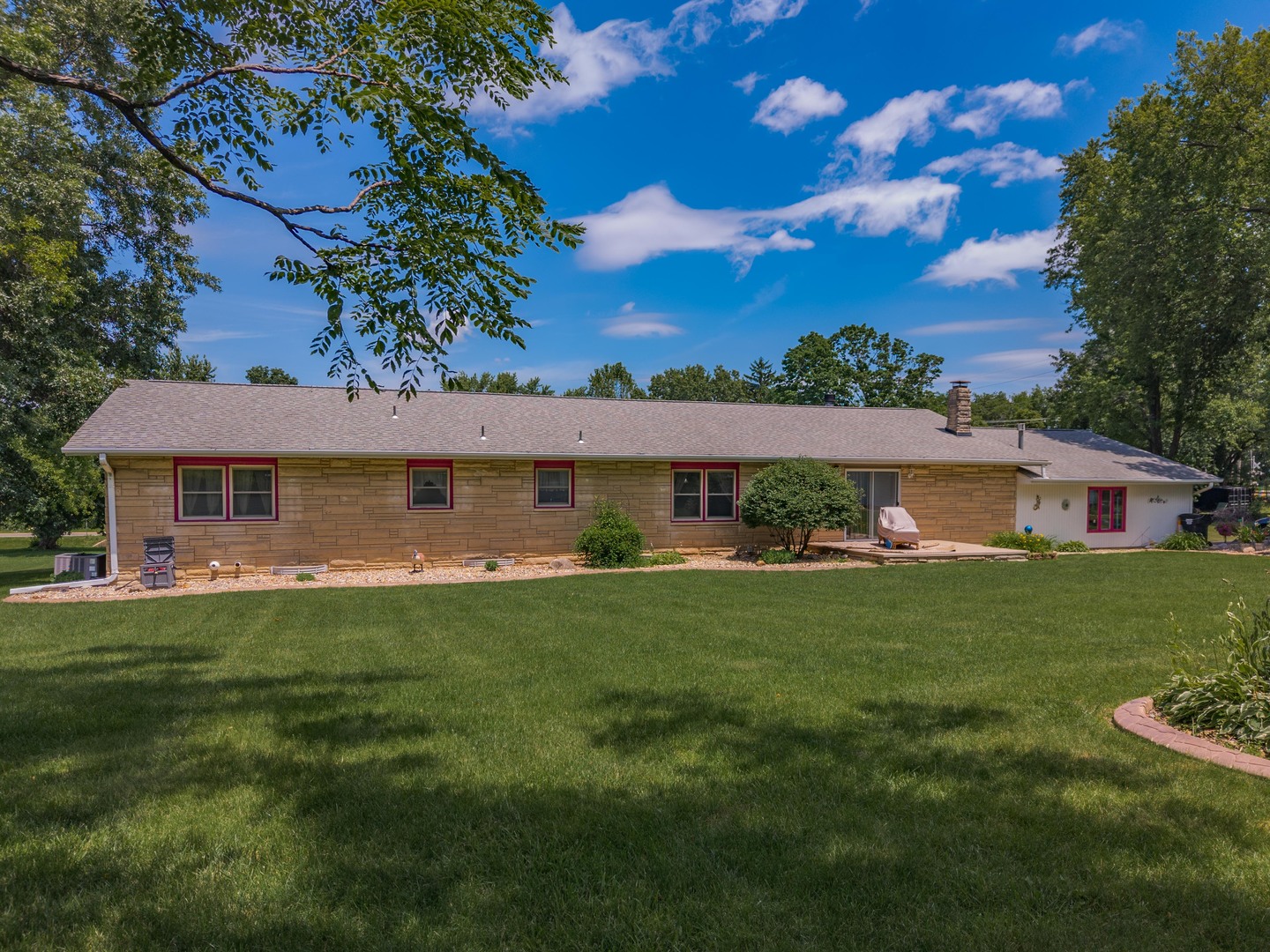1604 6 Points Road Bloomington, IL 61701 - Photo 34 of 40