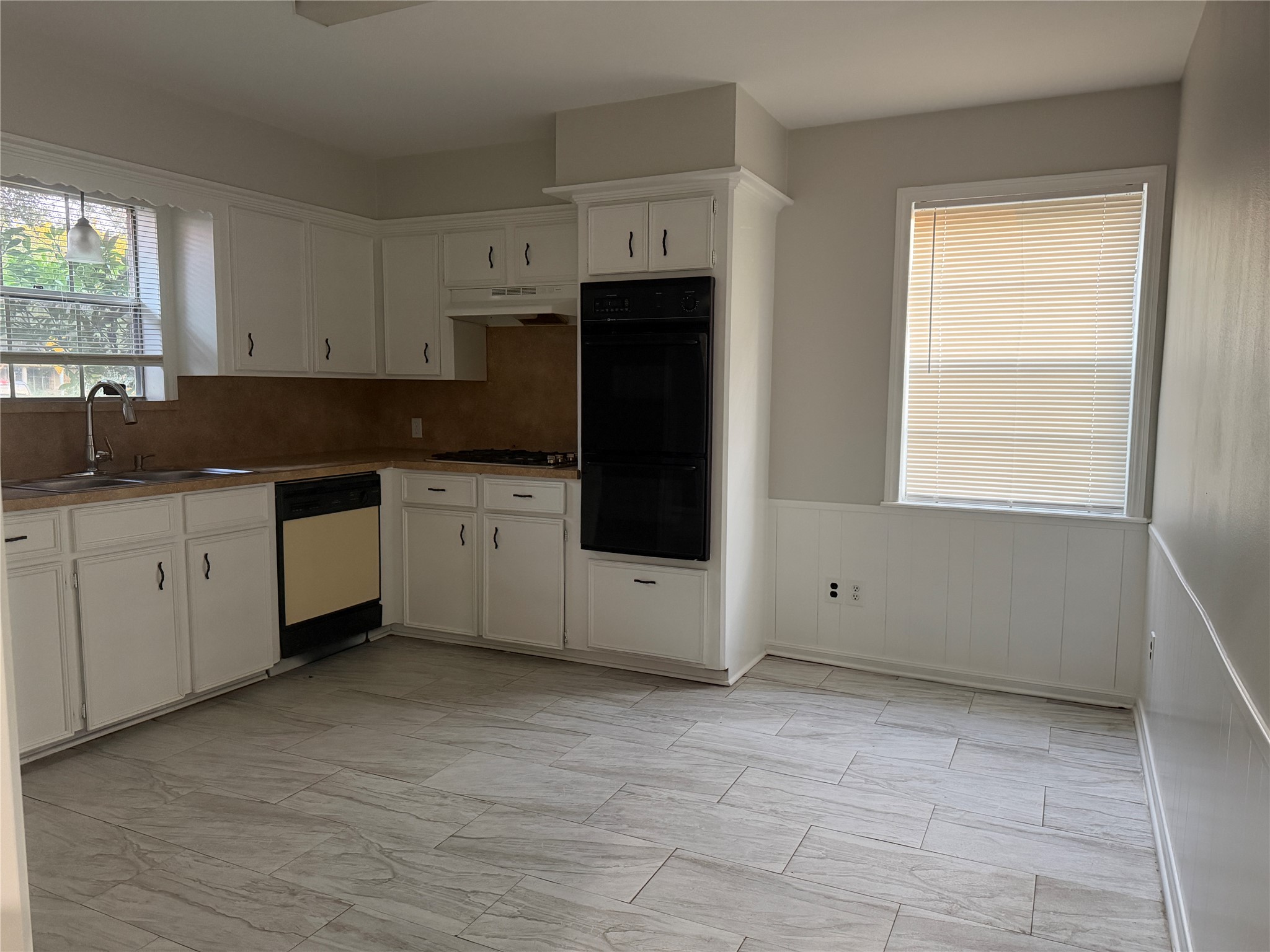 3815 Avenue R Rosenberg, TX 77471 - Photo 8 of 14 a kitchen with a sink and cabinets