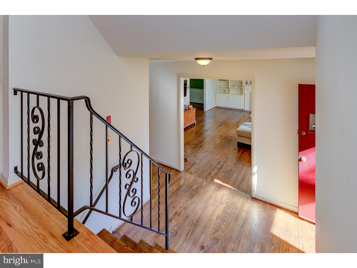 215 Cheltenham Road Newark, DE 19711 - Photo 6 of 19 Foyer