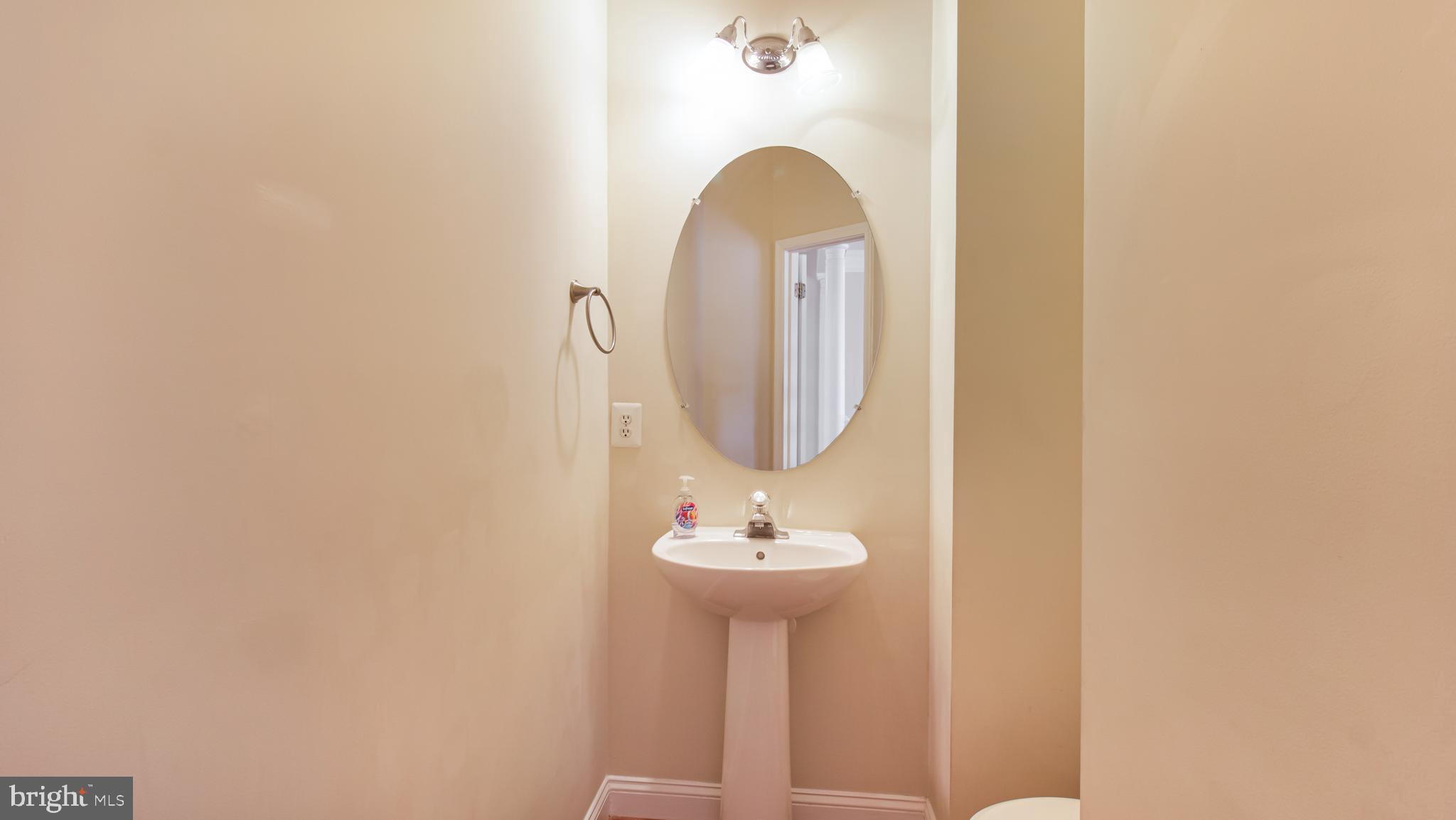 2080 Capstone Circle Herndon, VA 20170 - Photo 14 of 38 a bathroom with a sink and a mirror