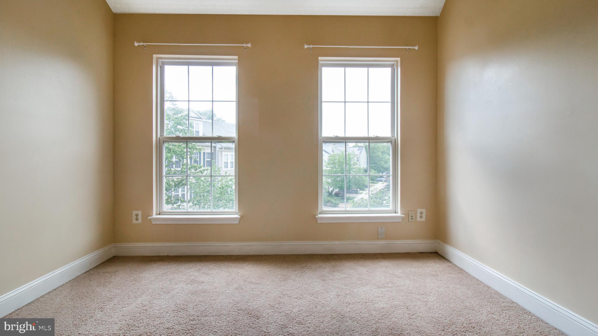 2080 Capstone Circle Herndon, VA 20170 - Photo 22 of 38 an empty room with a window