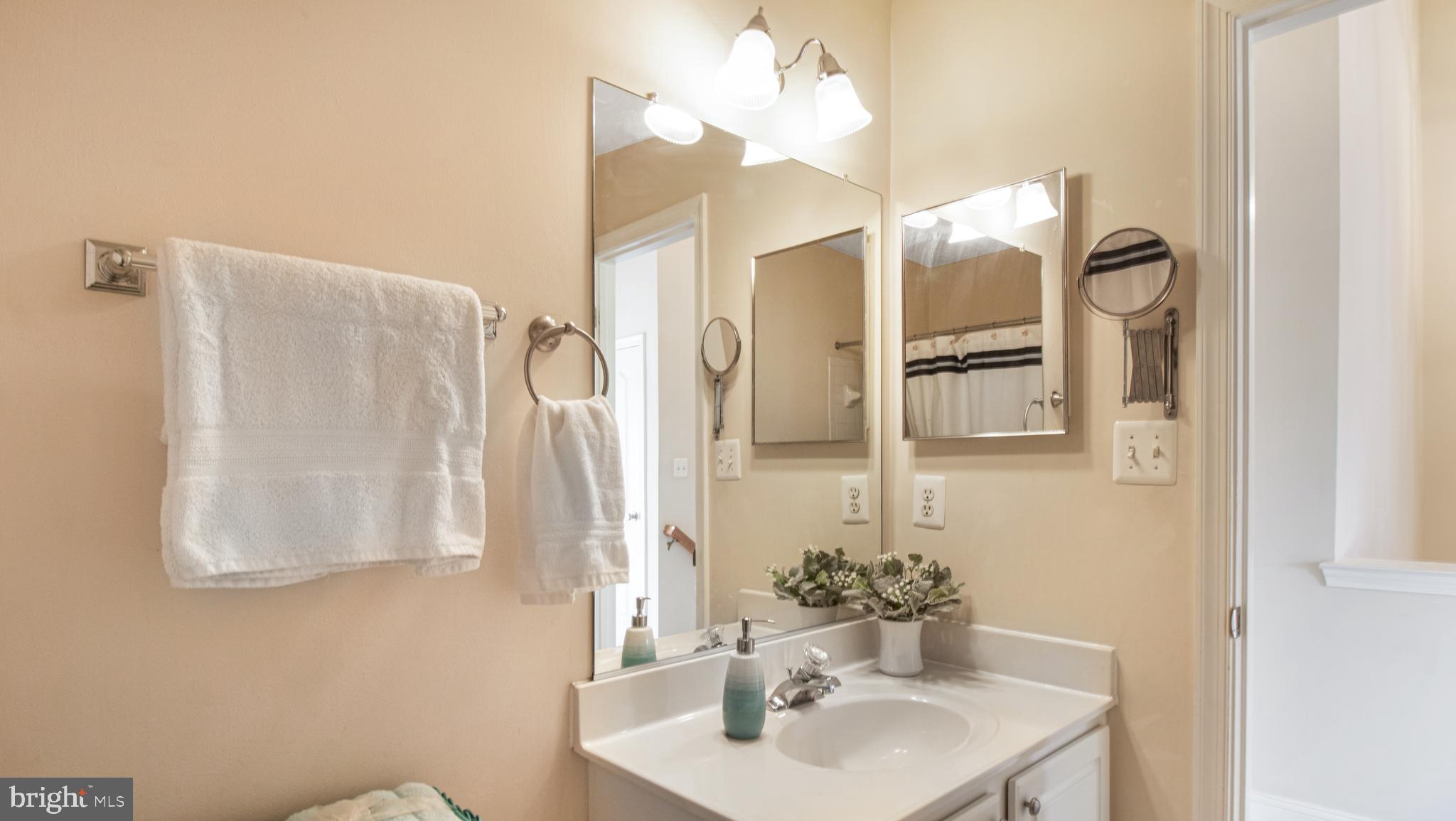 2080 Capstone Circle Herndon, VA 20170 - Photo 30 of 38 a bathroom with a sink and a mirror
