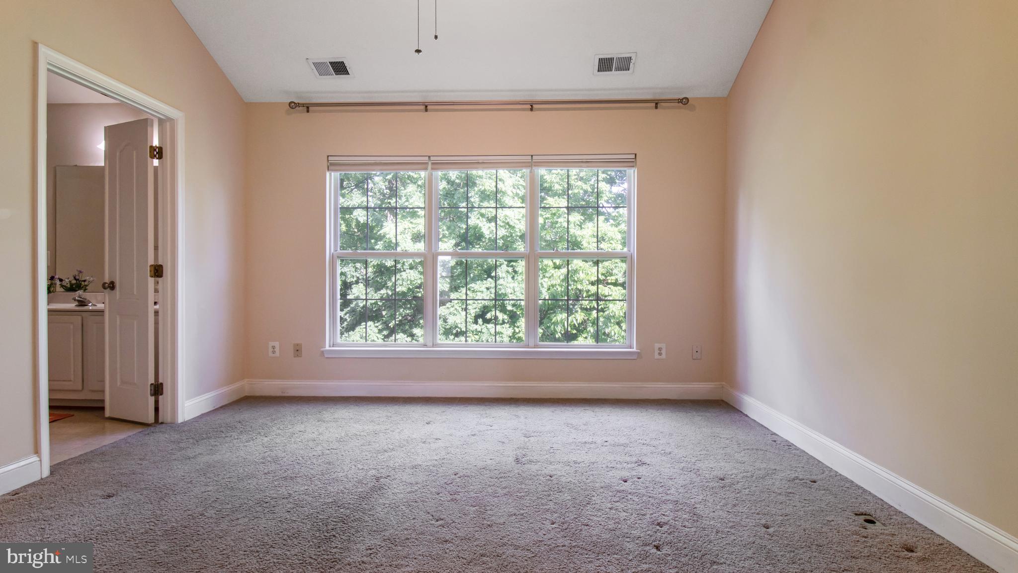 2080 Capstone Circle Herndon, VA 20170 - Photo 31 of 38 an empty room with a window