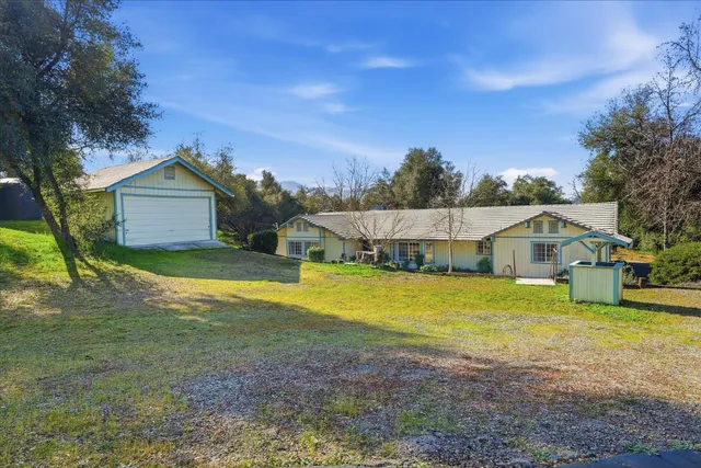 a view of a house with yard and tree s