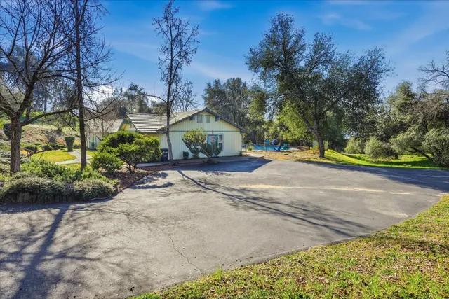 a view of a house with a yard and plants