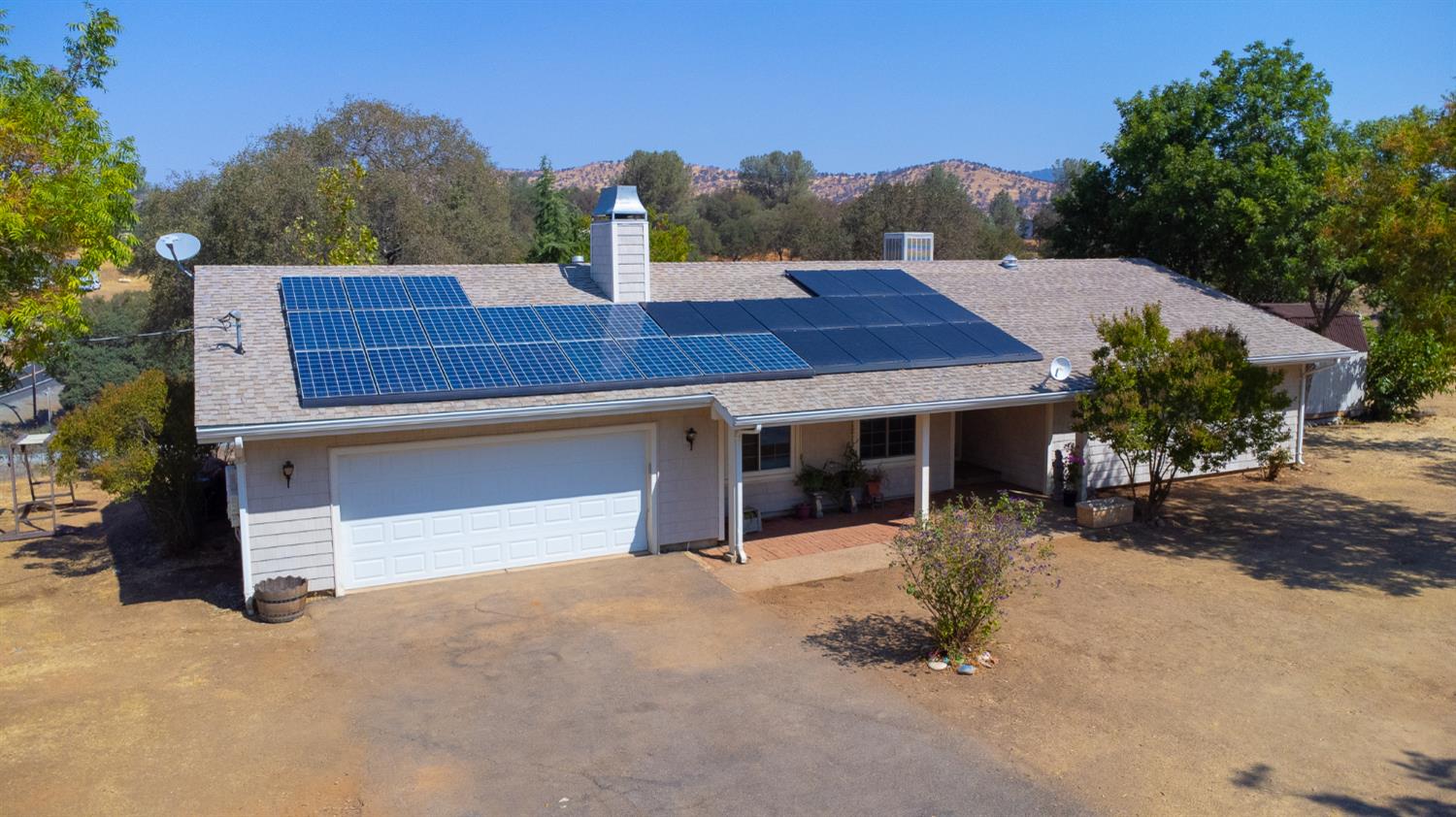 2422 Cheyenne Road Copperopolis, CA 95228 - Photo 59 of 64 a view of a house with backyard and sitting area