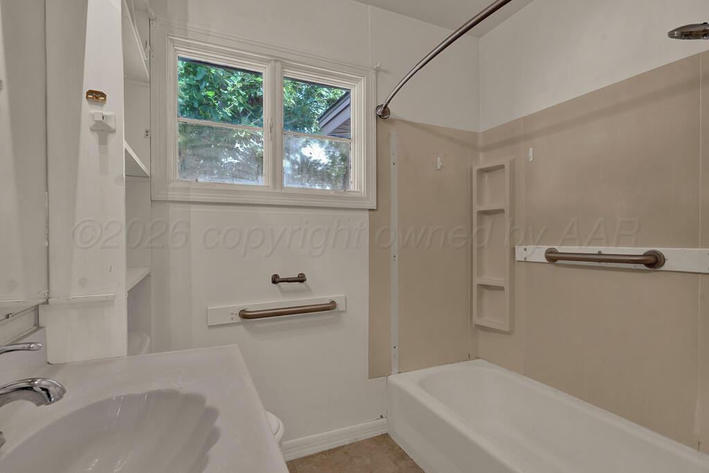 1933 Cedar Street Amarillo, TX 79106 - Photo 15 of 20 bathroom