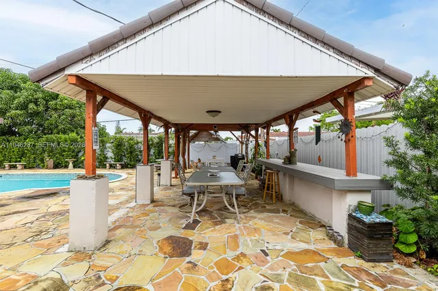 a outdoor space with the couches and dining table with the garden view