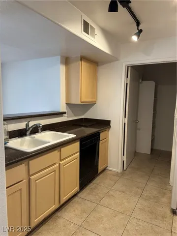 $1,426 | 950 Seven Hills Drive, Unit 1223, Henderson, NV 89052