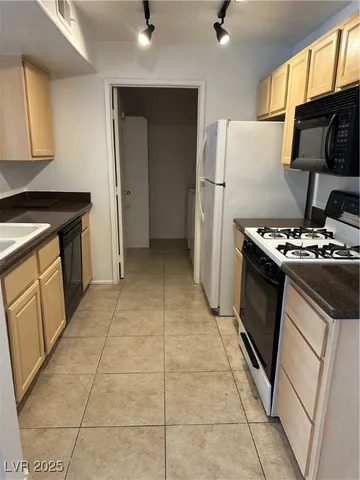 $1,426 | 950 Seven Hills Drive, Unit 1223, Henderson, NV 89052