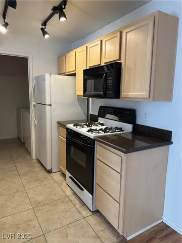 $1,426 | 950 Seven Hills Drive, Unit 1223, Henderson, NV 89052