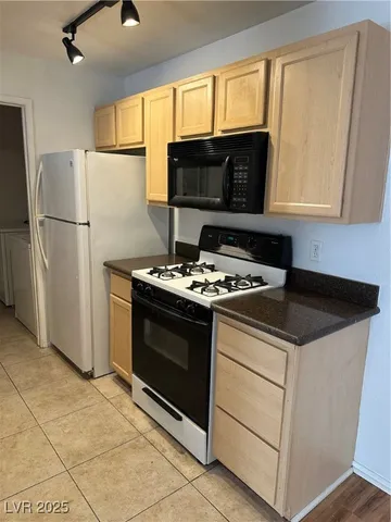 $1,426 | 950 Seven Hills Drive, Unit 1223, Henderson, NV 89052