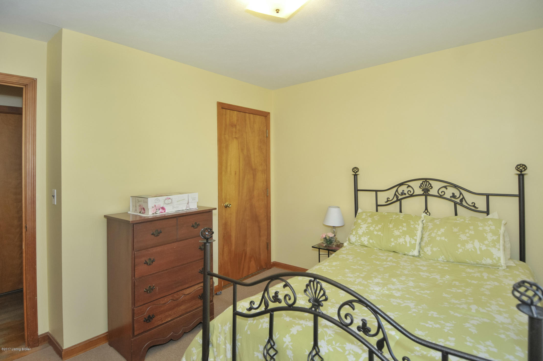 7501 Westbrook Road Louisville, KY 40258 - Photo 17 of 32 2nd bedroom
