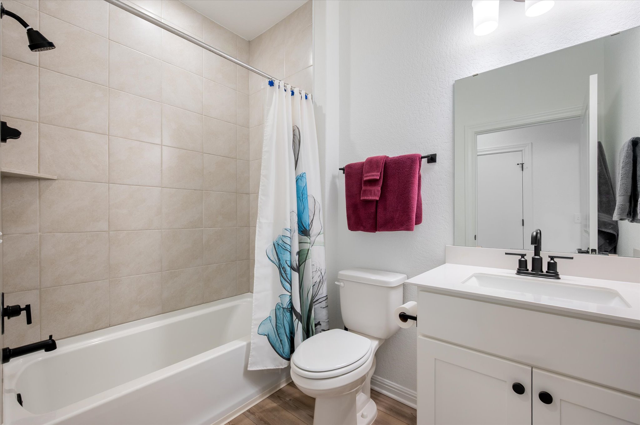 112 Clay Hl Street Georgetown, TX 78633 - Photo 15 of 29 a bathroom with a sink toilet and a bathtub