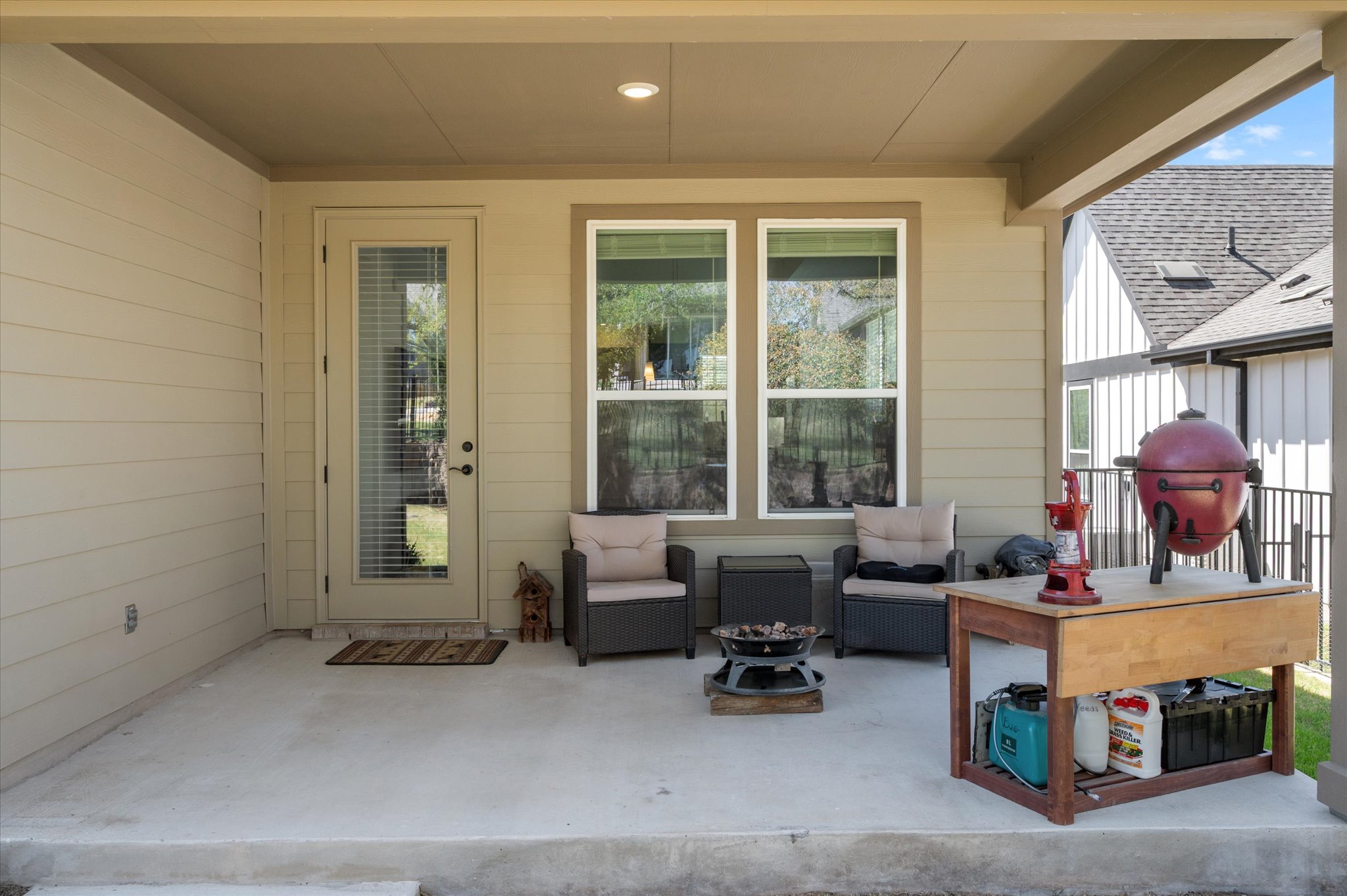 112 Clay Hl Street Georgetown, TX 78633 - Photo 25 of 29 a living room with furniture and a window