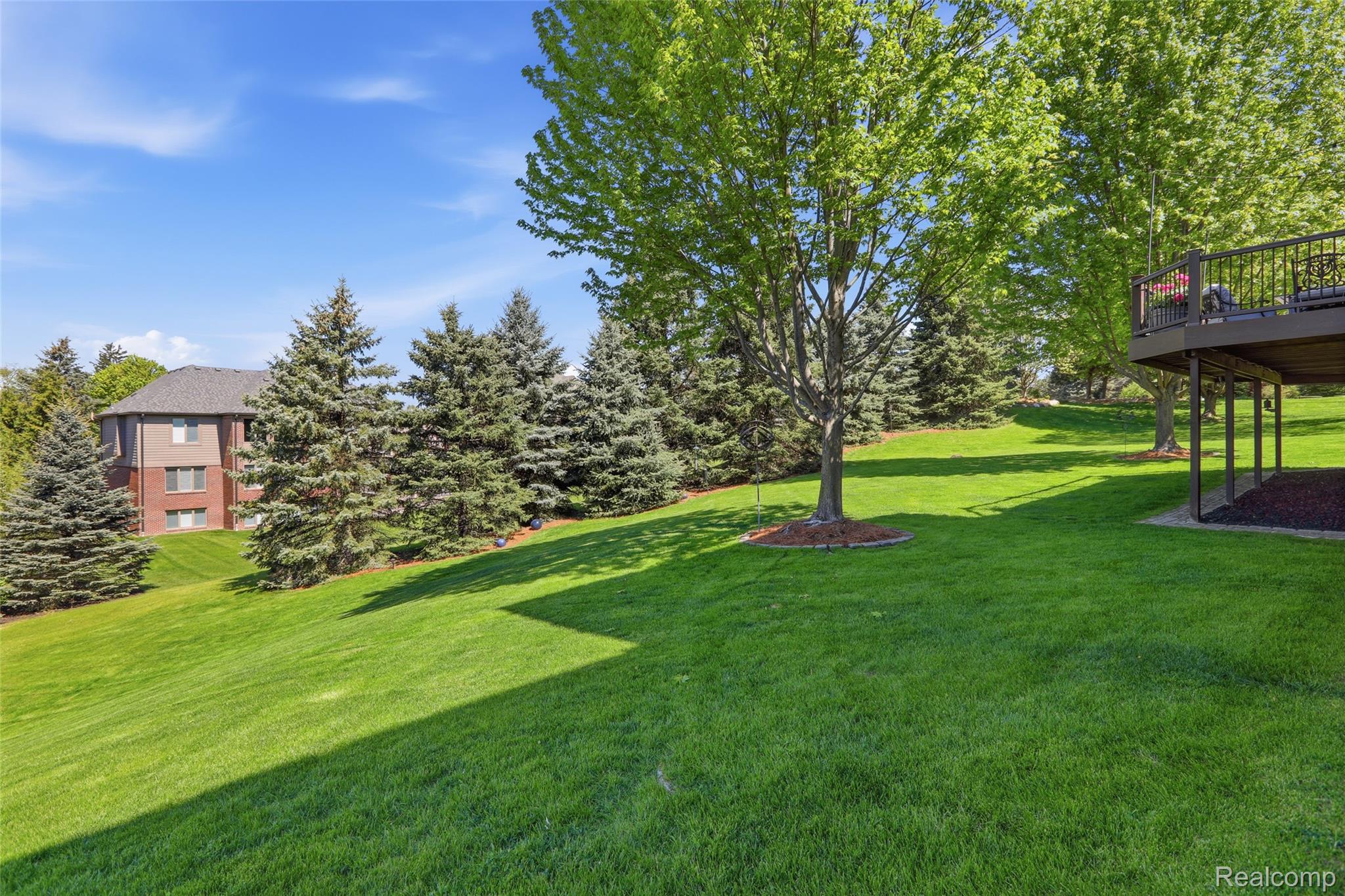 668 Springview Drive Rochester, MI 48307 - Photo 83 of 90 View of green lawn with a wooden deck